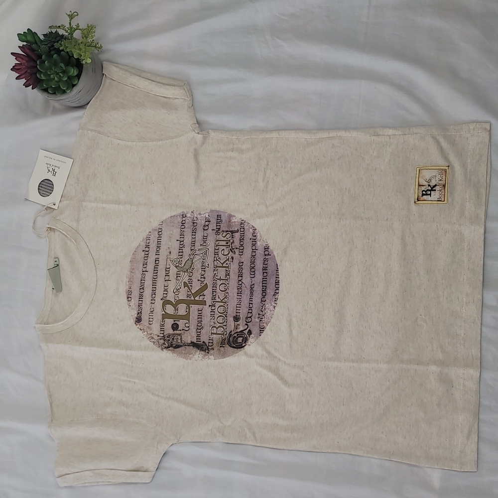 Book of Kells tee shirt sz Small NWT
